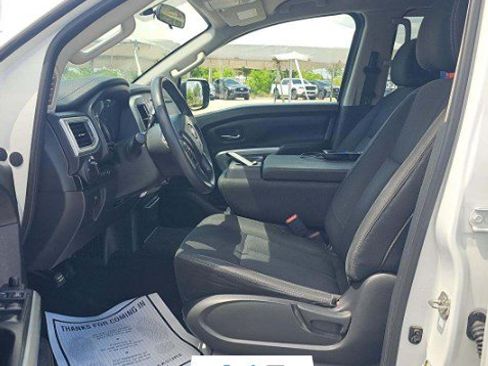Used 2018 Nissan Titan SV AWD/4WD image 2