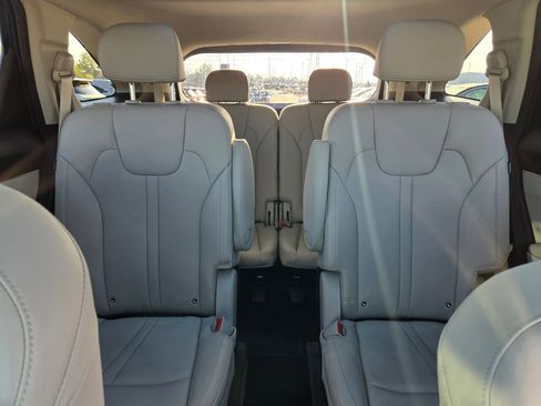 Certified 2025 Kia Sorento EX w/ EX Panoramic Sunroof Package image 13