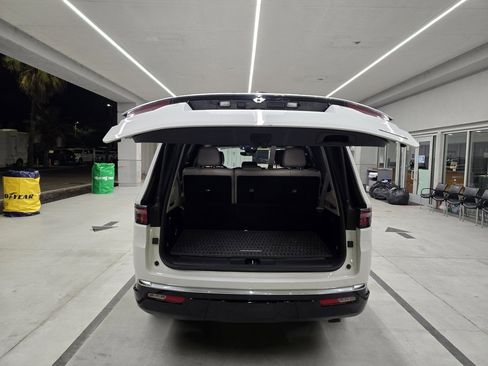 Used 2024 Jeep Wagoneer Series II w/ Flexible Seating Group image 40