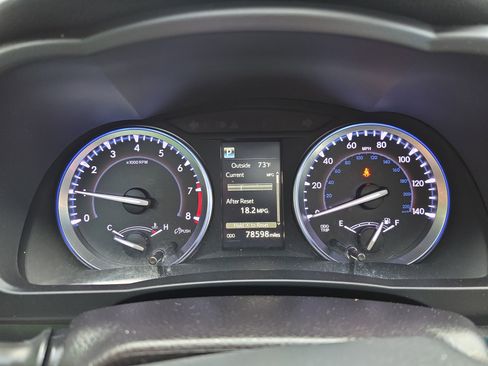 Used 2018 Toyota Highlander SE image 7