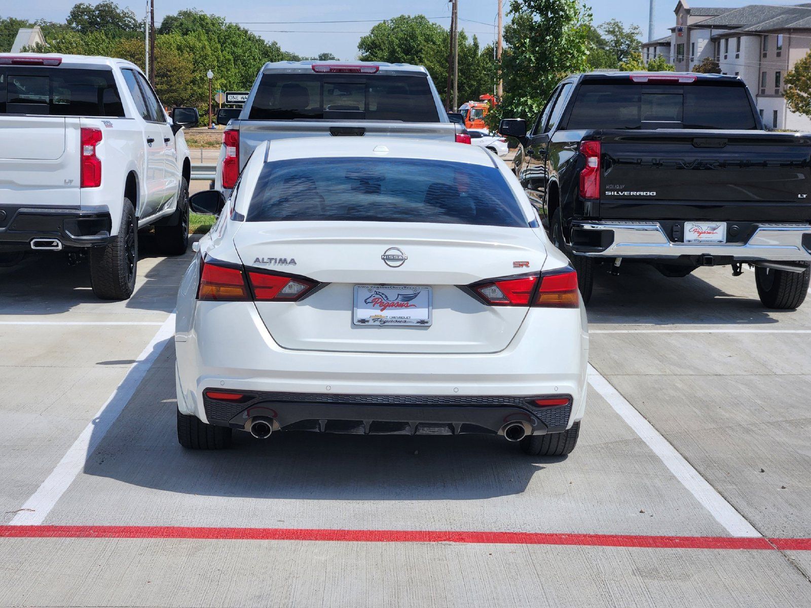 Used 2024 Nissan Altima 2.5 SR FWD image 9