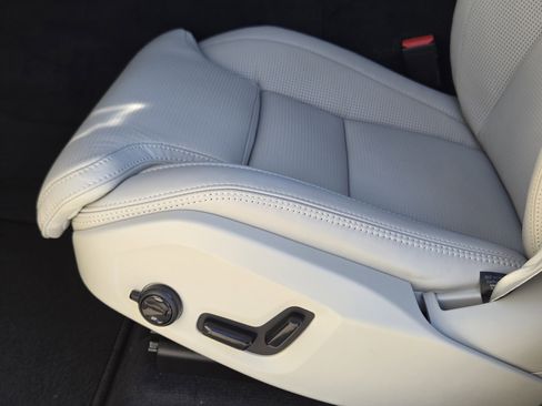 New 2026 Volvo XC60 B5 Ultra w/ Climate Package image 27