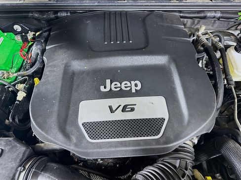 Used 2017 Jeep Wrangler Unlimited Rubicon w/ Dual Top Group image 37