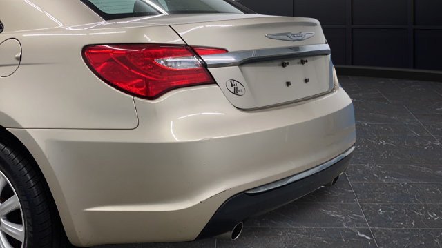 Used 2014 Chrysler 200 Limited FWD image 33