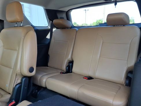 Used 2018 Chevrolet Traverse LT FWD image 11
