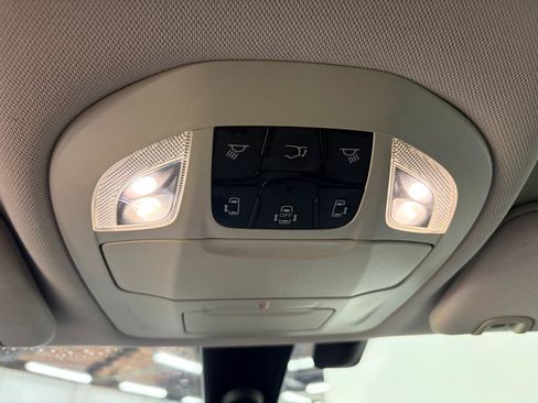 Used 2017 Chrysler Pacifica Touring-L FWD image 37