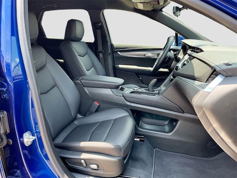 New 2025 Cadillac XT5 Luxury image 28