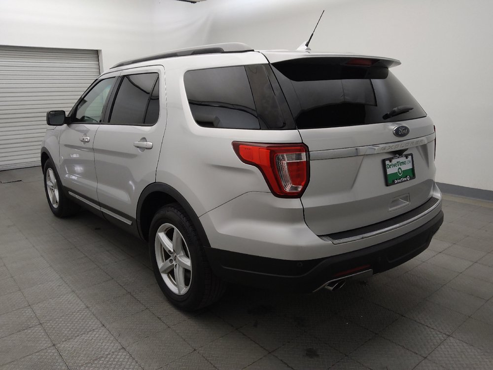 Used 2018 Ford Explorer XLT w/ Equipment Group 202A FWD image 5