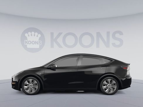 Used 2023 Tesla Model Y 2WD image 2