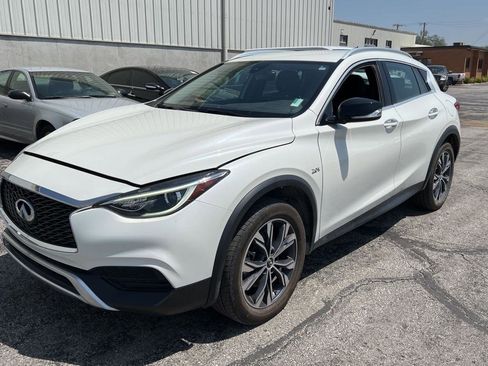Used 2018 INFINITI QX30 Premium w/ Cargo Package image 2