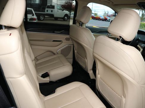 Used 2021 Jeep Grand Cherokee L Limited w/ Luxury Tech Group II image 22