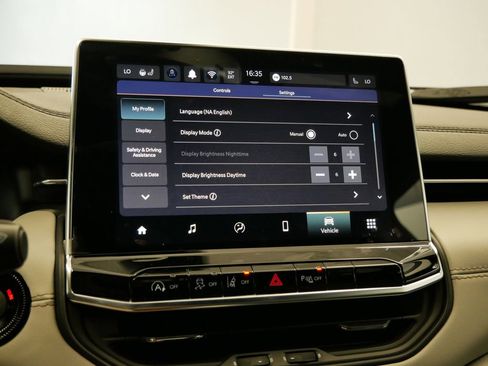 New 2025 Jeep Compass Limited image 29