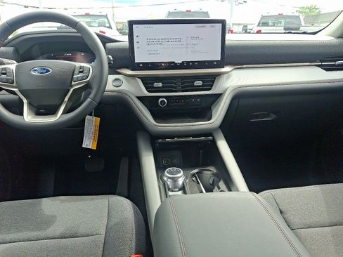 New 2025 Ford Explorer Active image 10