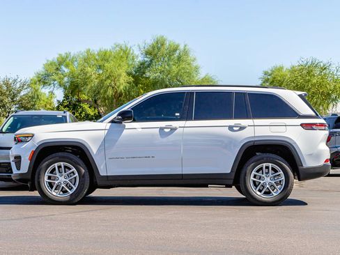 Used 2025 Jeep Grand Cherokee Laredo X RWD image 2