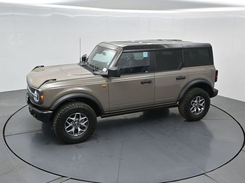 Used 2025 Ford Bronco Badlands image 51