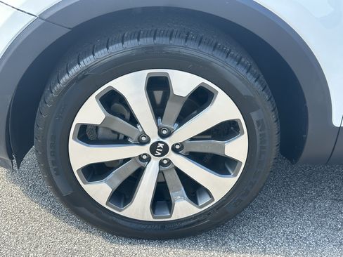 Used 2020 Kia Telluride EX w/ EX Premium Package FWD image 11