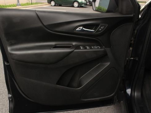 Used 2020 Chevrolet Equinox LT w/ LPO, Floor Liner Package AWD/4WD image 15