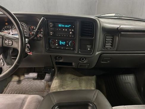 Used 2004 GMC Sierra 1500 SLE w/ Light Duty Power Package AWD/4WD image 15