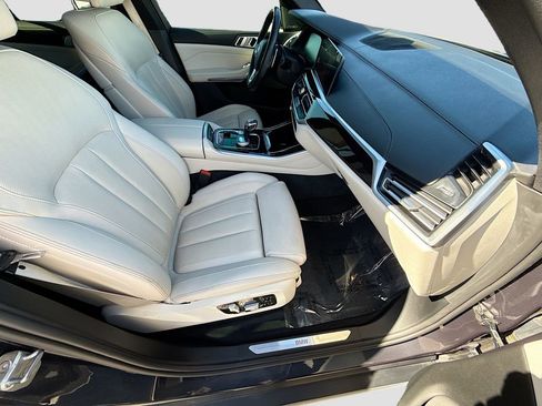 Used 2019 BMW X5 xDrive40i w/ Luxury Seating Package image 16