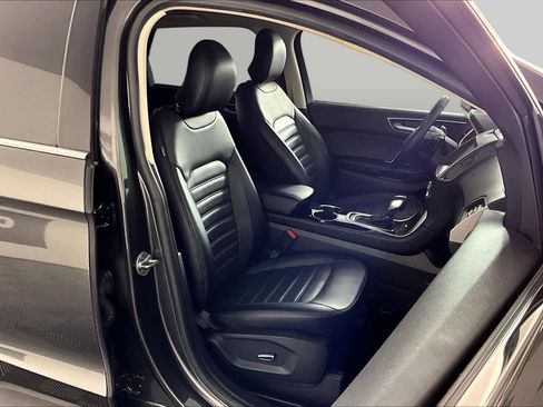 Used 2018 Ford Edge SEL w/ Equipment Group 201A FWD image 8