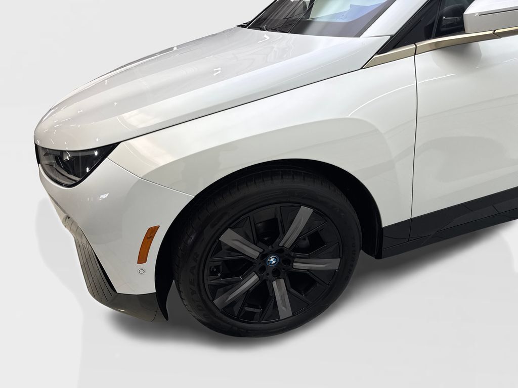 Used 2024 BMW iX xDrive50 w/ Premium Package AWD/4WD image 19