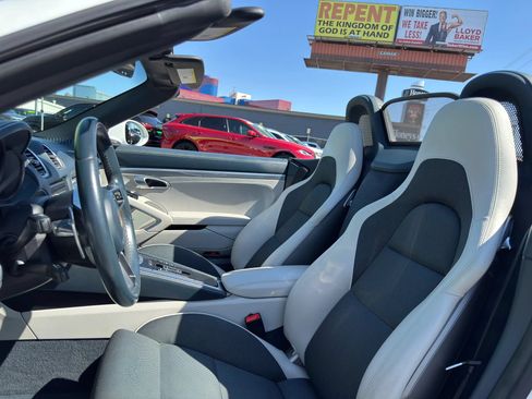 Used 2020 Porsche 718 Boxster RWD image 13