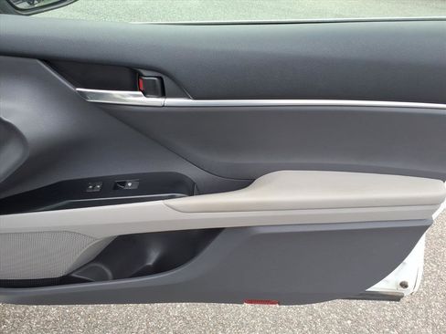 Used 2020 Toyota Camry LE FWD image 17