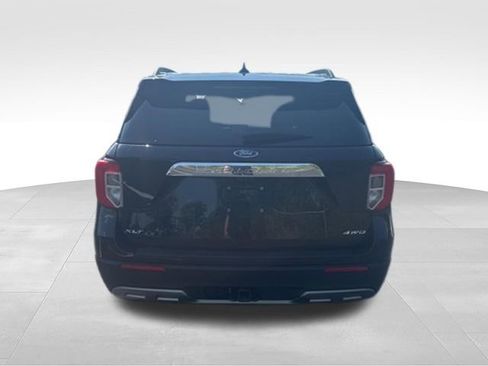 Used 2023 Ford Explorer XLT w/ Equipment Group 202A AWD/4WD image 4