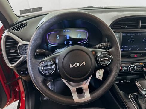 Used 2023 Kia Soul LX w/ LX Technology Package FWD image 12