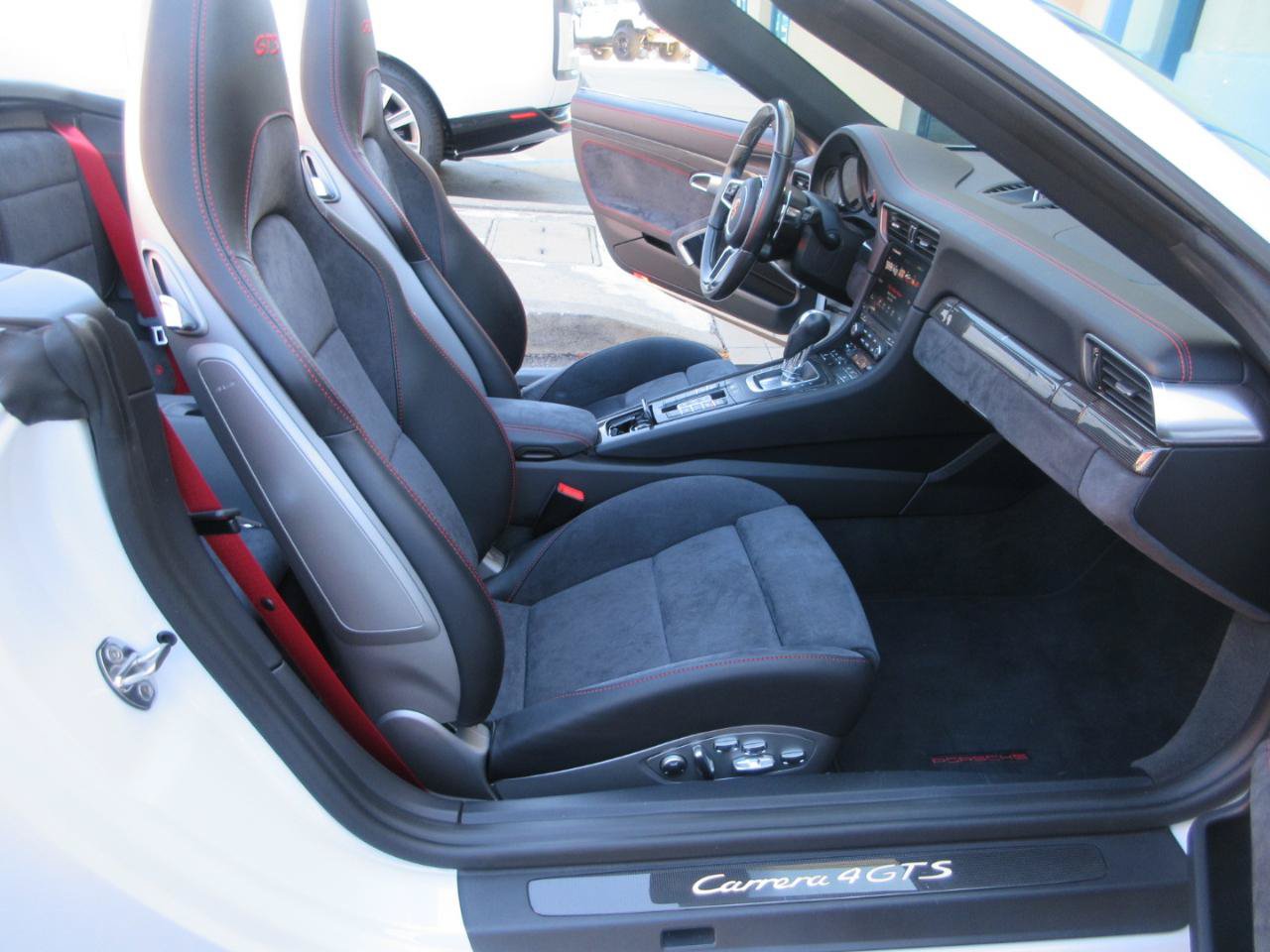 Used 2018 Porsche 911 Carrera GTS Cabriolet image 28
