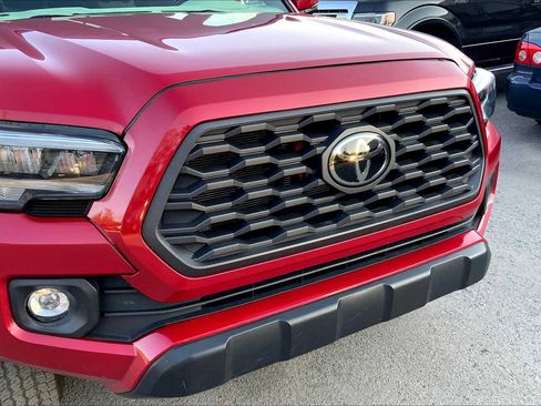 Used 2022 Toyota Tacoma TRD Off-Road image 28