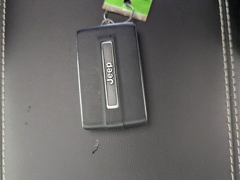 New 2025 Jeep Grand Cherokee Altitude image 29