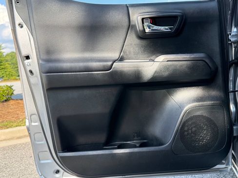 Used 2017 Toyota Tacoma TRD Sport w/ Tow Package RWD image 39