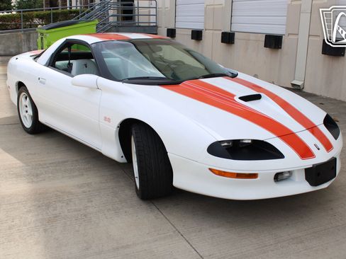 Used 1997 Chevrolet Camaro SS w/ Preferred Equipment Group 2 RWD image 18