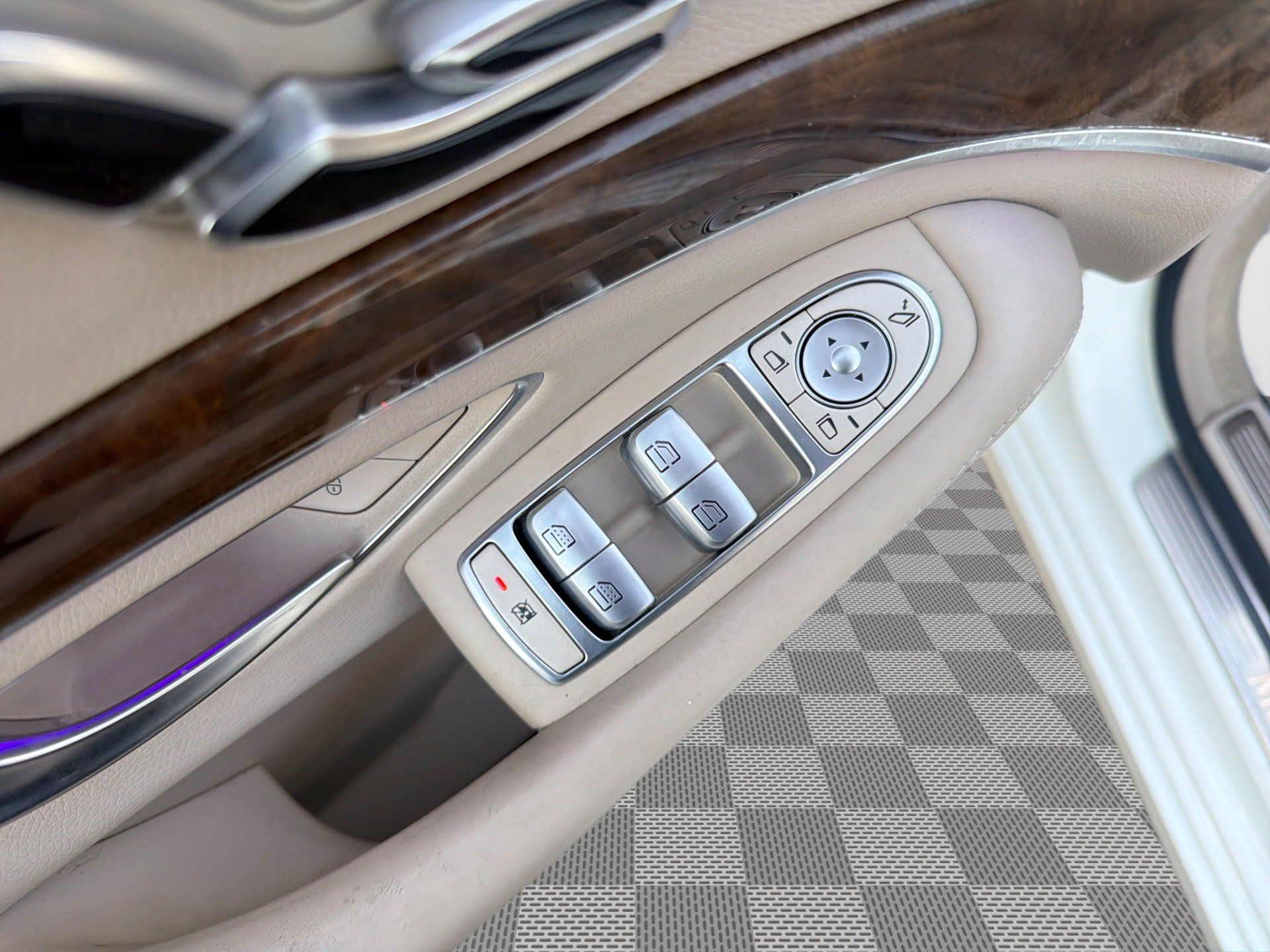Used 2015 Mercedes-Benz S 550 Sedan w/ Premium 1 Package image 15