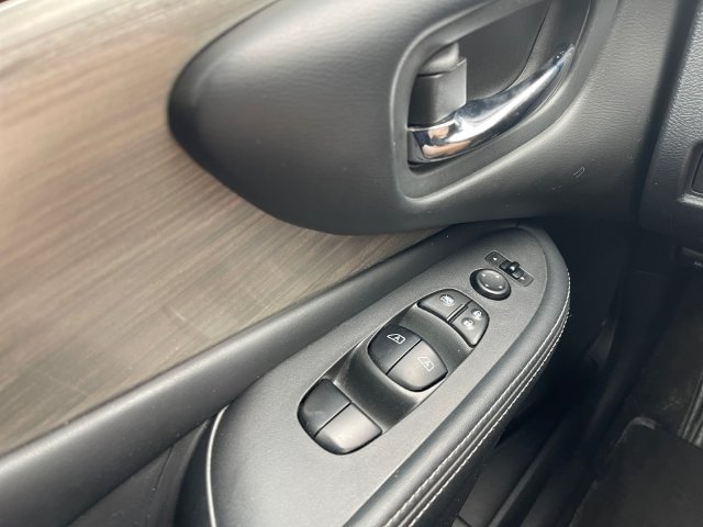 Used 2017 Nissan Murano SV FWD image 25