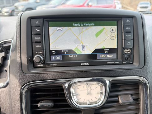 Used 2013 Chrysler Town & Country Touring image 25