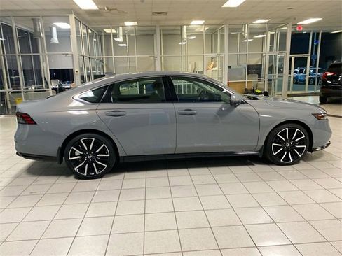 Used 2024 Honda Accord Touring image 9