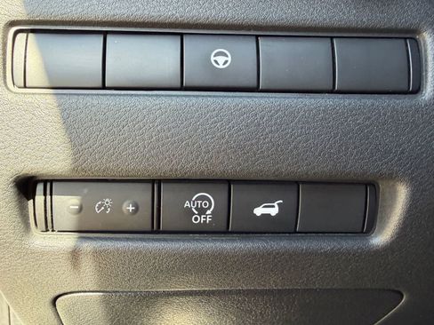 Certified 2024 Nissan Rogue Platinum FWD image 18
