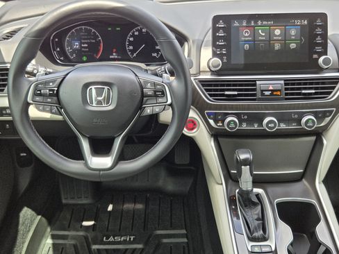 Used 2018 Honda Accord Touring image 25