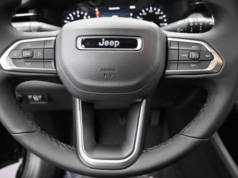 Used 2025 Jeep Compass Latitude image 29