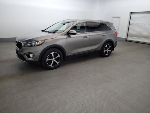 Used 2017 Kia Sorento EX AWD/4WD image 2