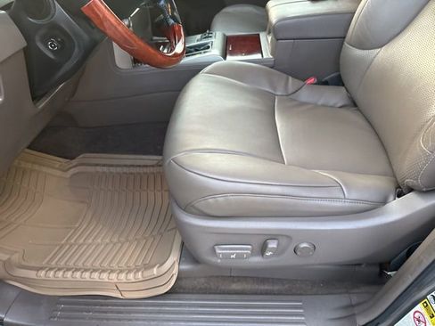 Used 2011 Lexus GX 460 w/ Comfort Plus Pkg image 31