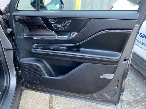 Used 2022 Lincoln Corsair AWD w/ Premium Package image 31