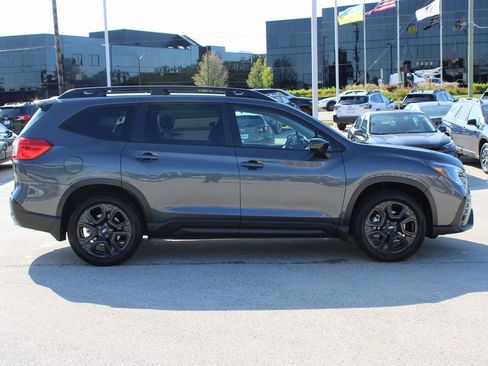 Used 2025 Subaru Ascent Bronze Edition w/ Onyx Package image 4