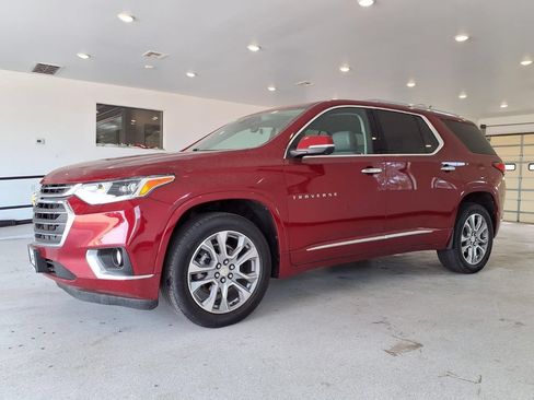 Used 2021 Chevrolet Traverse Premier w/ LPO, Floor Liner Package FWD image 2