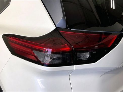 Used 2023 Nissan Rogue SV w/ SV Premium Package AWD/4WD image 39