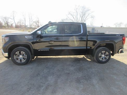 New 2026 GMC Sierra 1500 SLE image 9