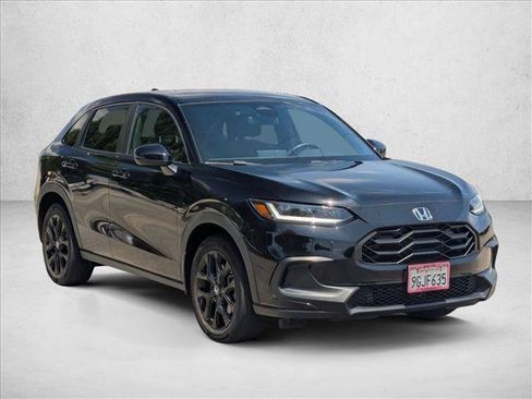 Used 2023 Honda HR-V Sport image 3