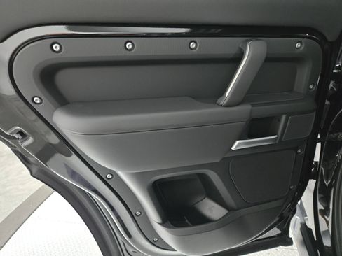 New 2026 Land Rover Defender 110 X-Dynamic SE AWD/4WD image 21